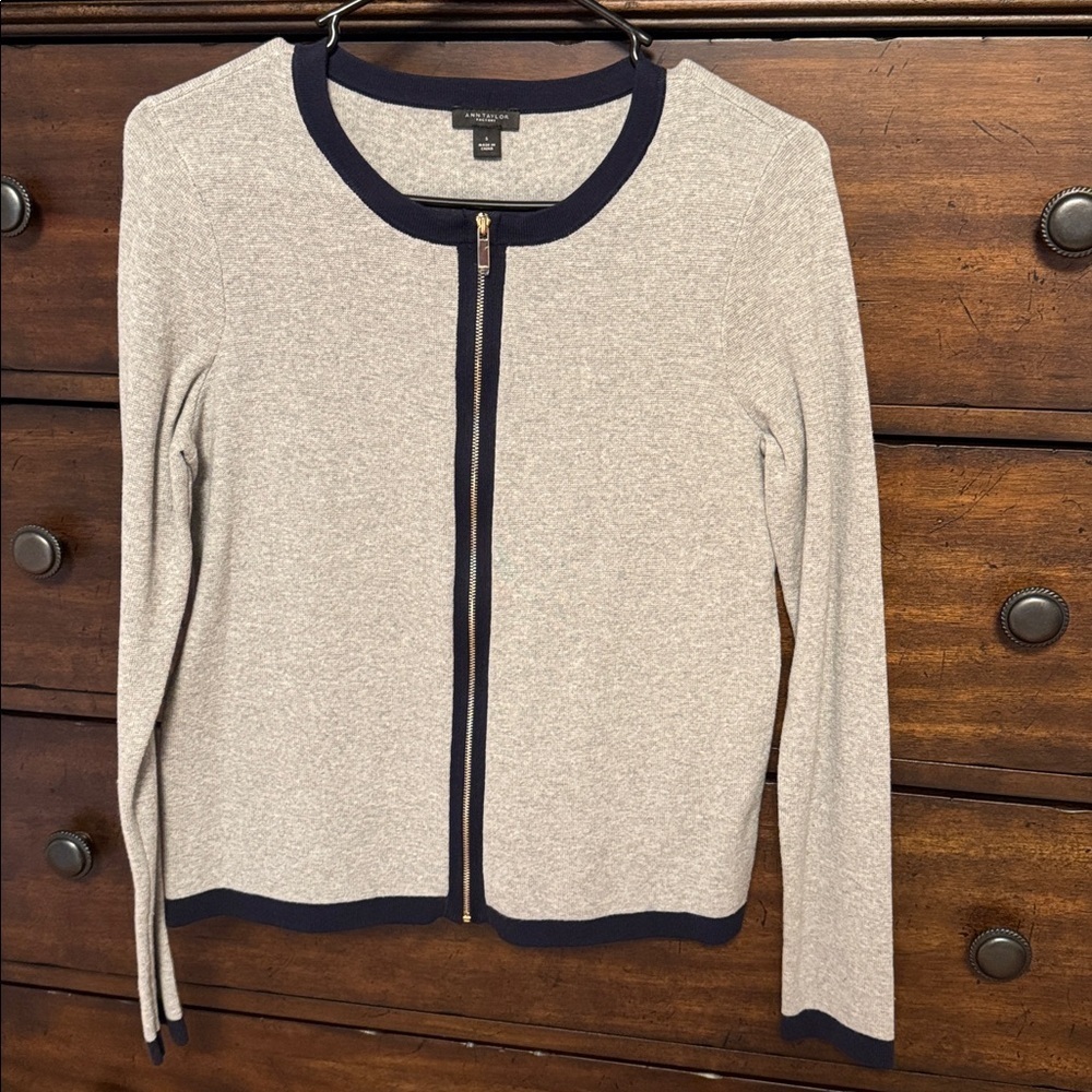 Sweater - Picture 1 of 2